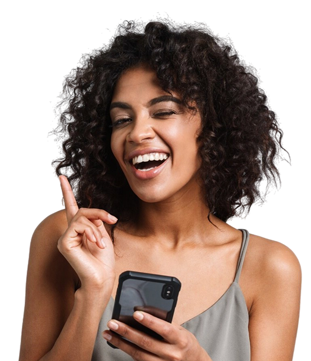Mãe sorrindo com o celular